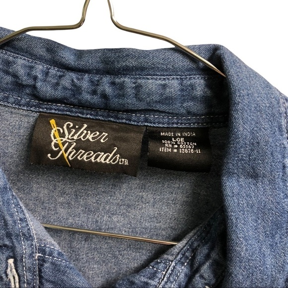 Silver Threads Floral Embroidered Denim Button Up Shirt - Size: L - Picture 2 of 4